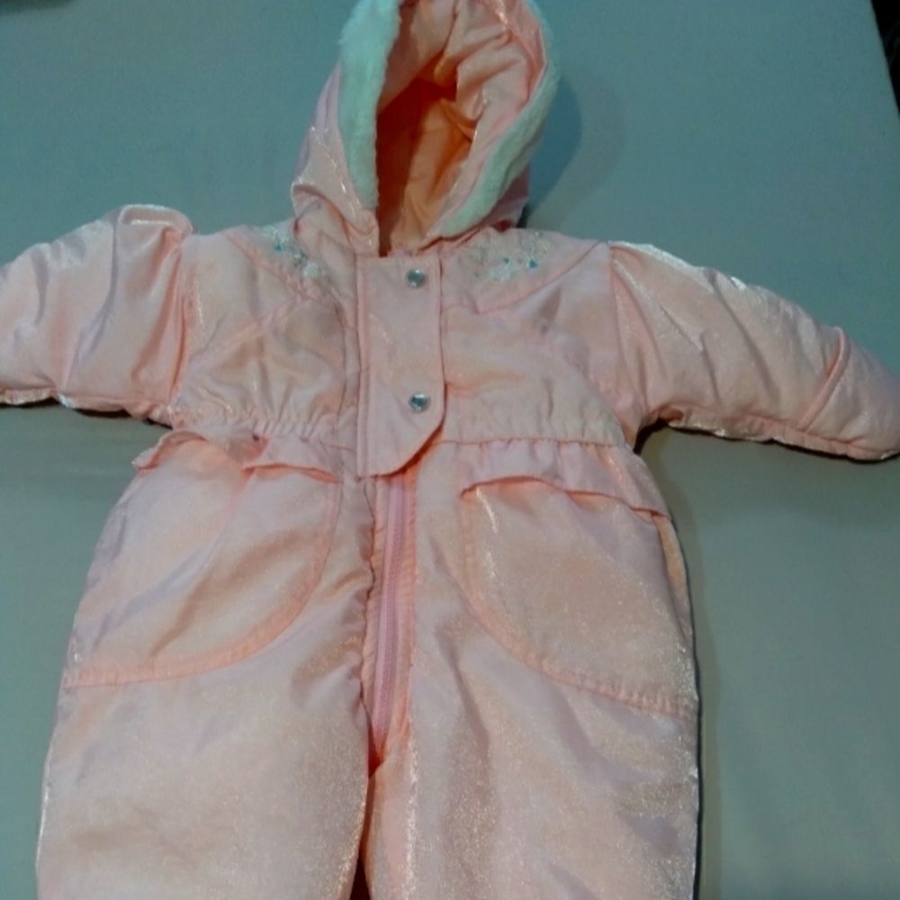 BABY B'GOSH brand. Beautiful baby snowsuit. Size 6 months.